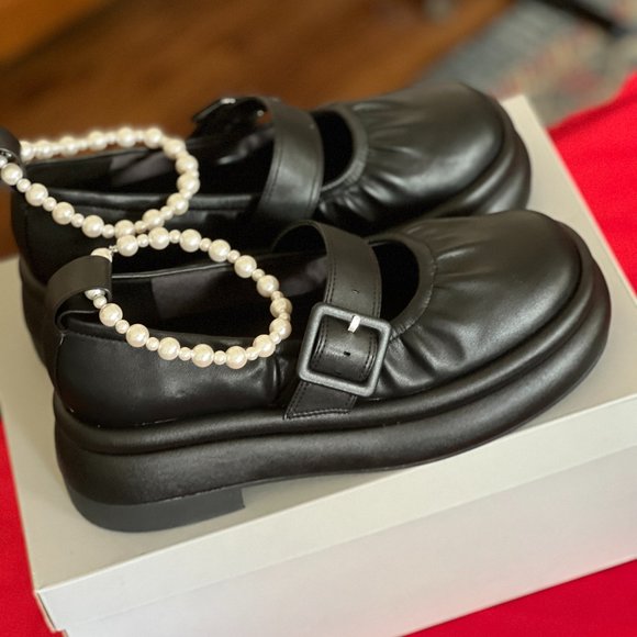 Charles & Keith Black Flats with Pearl Detail - Picture 3 of 4